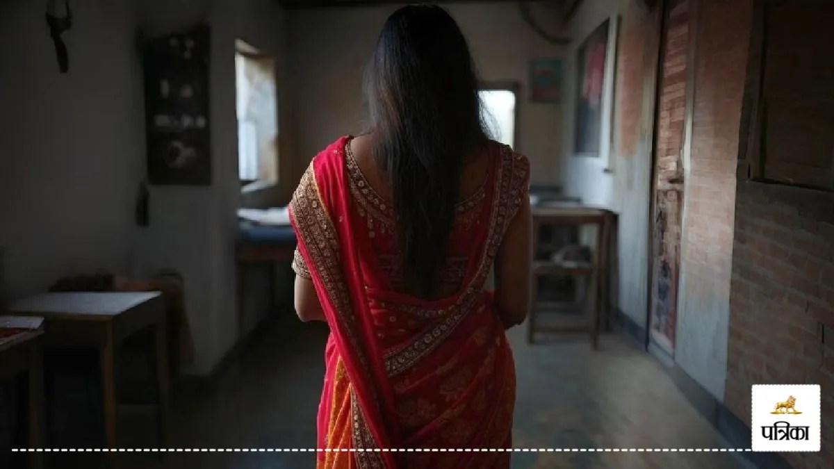 moradabad minor girl dragged by family after reaching lover house