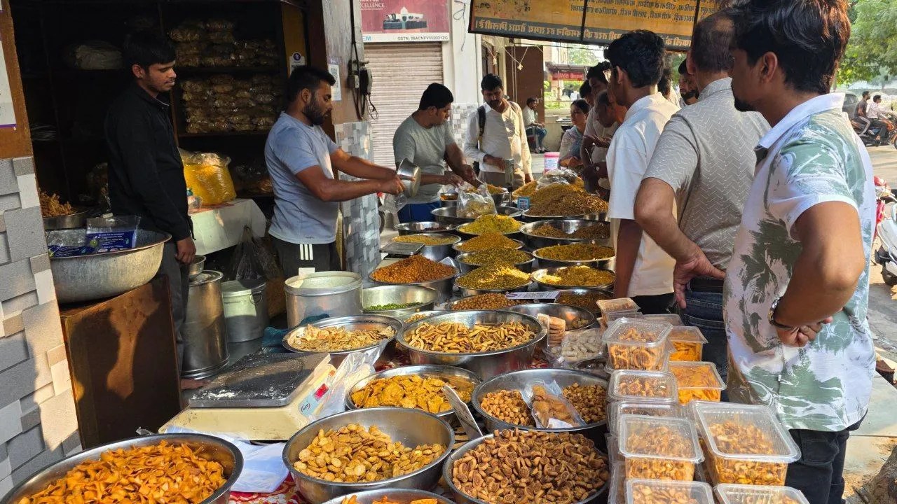 टेक्सटाइल सिटी की नमकीन का स्वाद सात समंदर पार तक चढ़ा