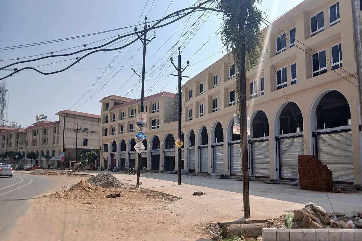The township was sold under the false pretense of being within the four-walled boundary. Residents also complained about the fraudulent activities in the East Pak Avenue project.