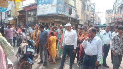 फिर निगम की टीम प्रहरी का अभियान, 15 ठेले हटाए, सामान को सडक से किया जब्त
