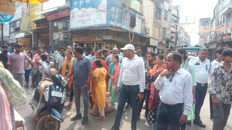 फिर निगम की टीम प्रहरी का अभियान, 15 ठेले हटाए, सामान को सडक से किया जब्त
