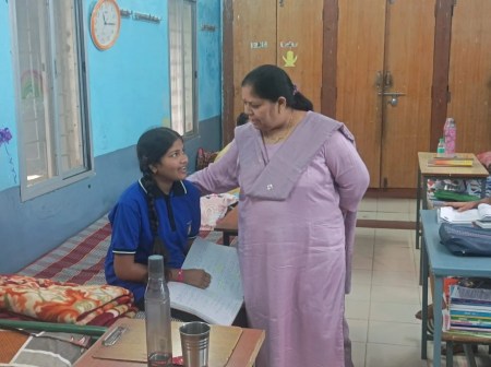 कन्या छात्रावास का सहायक आयुक्त ने किया निरीक्षण