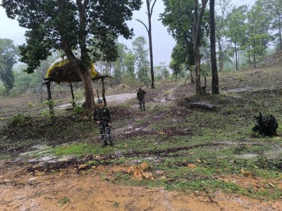 29 दिन में कई बार नक्सलियों ने दर्ज कराई उपस्थिति, एक युवक की हत्या की, पुलिस पर फायरिंग भी