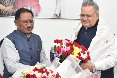 डॉ. रमन सिंह के जन्मदिन पर मुख्यमंत्री विष्णु देव साय ने दी शुभकामनाएँ