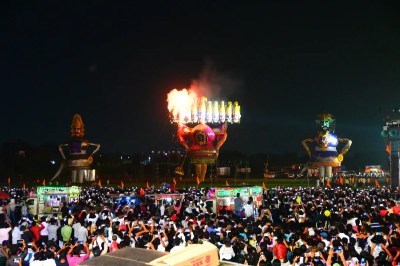Ravan Dahan 2025: धू-धूकर जला दशानन, श्रीराम के जयघोष से गूंजा डब्ल्यूआरएस का मैदान, 10 हजार लोगों से भरा मैदान