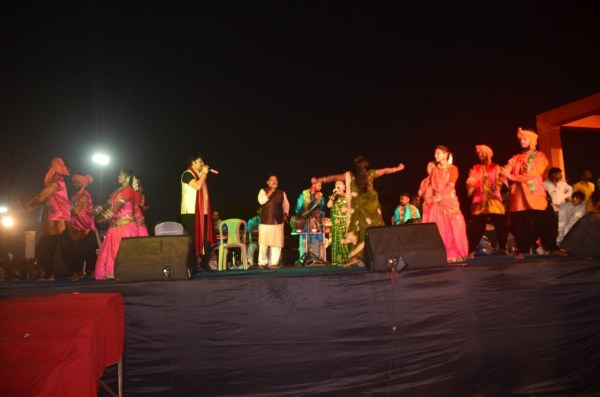 ऐतिहासिक रावणभाठा मैदान पर सांस्कृतिक कार्यक्रम।