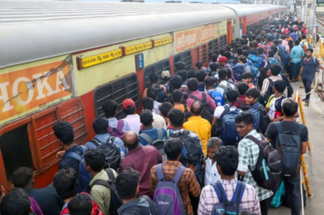 Crowd in train