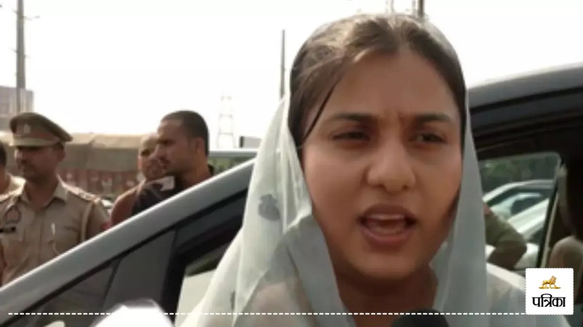 up sp leaders bareilly visit stopped iqra hasan house arrest Ziaur Rahman Barq