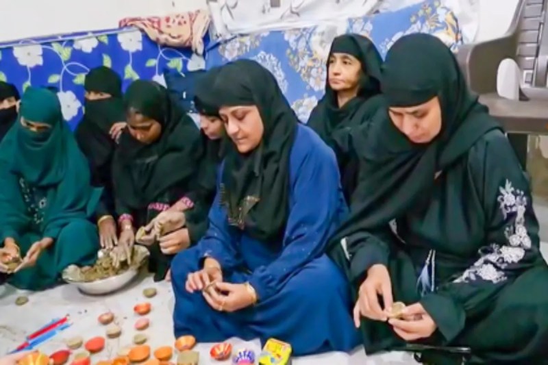 muslim women in varanasi uttar pradesh made lamps from cow dung