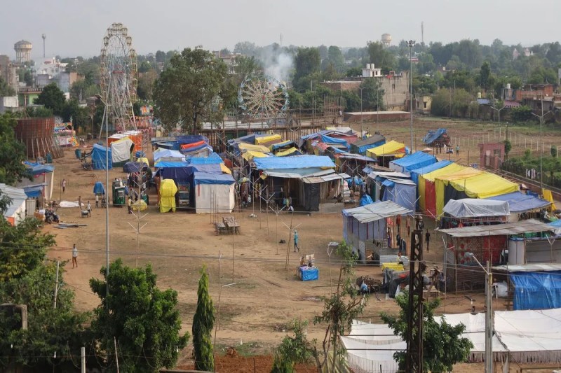 शरद महोत्सव: नवम्बर शुरू पर नहीं भर पाया मेला, खाली पड़ा मैदान Sharad Mahotsav: November begins but fair fails to fill up, grounds remain empty