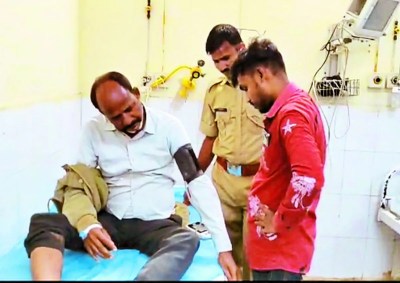 क्षेत्रीय वन अधिकारी हरिराम चौधरी व चालक व वन रक्षक छोटू लाल के अनुसार देर रात सहायक वन पाल दिनेश सहरिया वन रक्षक समपाल ङ्क्षसह, सुभाष दूत, कन्हैया लाल चालक व वन रक्षक छोटू लाल किशनपुरा नाके में गश्त कर रहे थे। इसी दौरान सूचना मिली की कदीली बंजारा बस्ती के समीप अतिक्रमी फूल ङ्क्षसह व गोपी बंजारा ट्रैक्टरों से वनभूमि की हंकाई कर रहे है। जैसे ही टीम रात को मौके पर पहुंची तो वे ट्रैक्टरों को भगा ले गये।