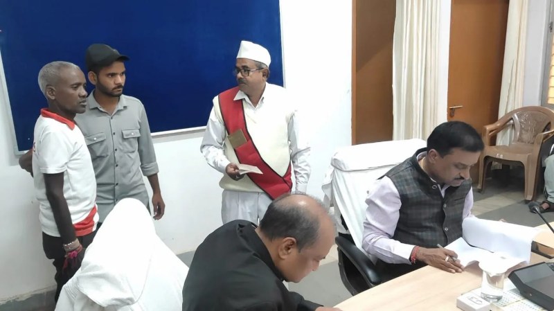 जनसुनवाई में 87 आवेदकों की सुनी समस्याएं, कलेक्टर ने विभागीय अधिकारियों को समस्याओं के निराकरण के लिए दिए निर्देश