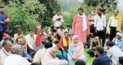 इंदवार थाना अंतर्गत ग्राम मझौली का मामला, ग्रामीणों ने ज्ञापन सौंपकर की थी सडक़ निर्माण की मांग