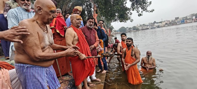 Bath in Pushkar Lake
