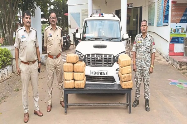 पुलिस की स्कॉर्पियो से गांजा बरामद (photo source- Patrika)