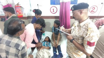एक दर्जन बच्चे घायल, जिला अस्पताल में कराए गए भर्ती