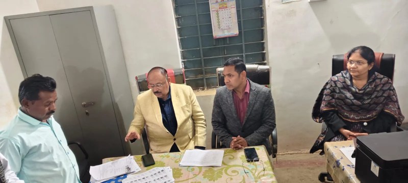 उप मुख्य निर्वाचन पदाधिकारी ने मतदान केन्द्र घंघरी भरौला में एसआइआर कार्य का निरीक्षण किया, डिजिटलाइजेशन के कार्य में गति देने के लिए कैंप मोड में फार्म भरने के दिए निर्देश