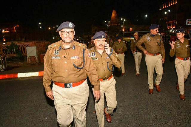 Jaipur police on road