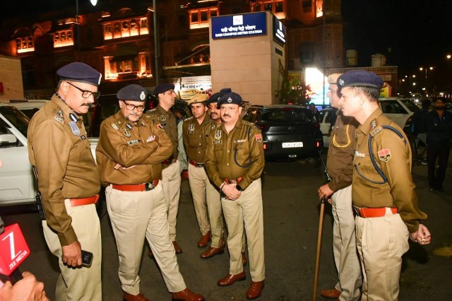 Jaipur police on road
