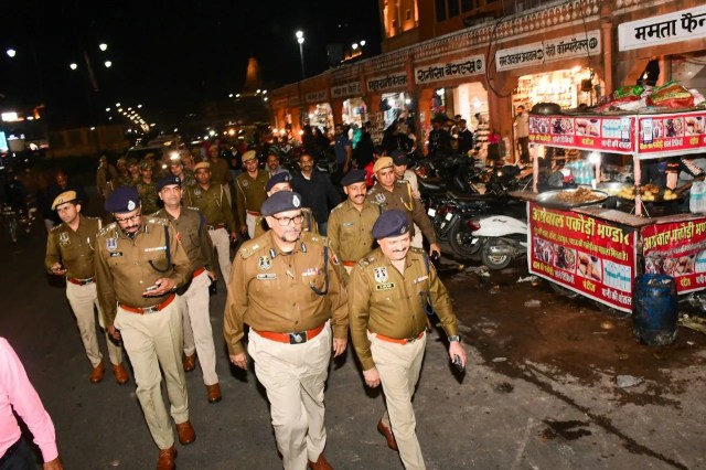 Jaipur police on road