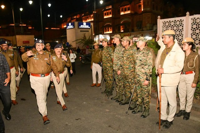 Jaipur police on road