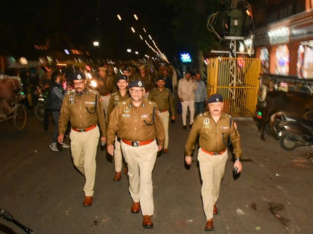 Jaipur police on road