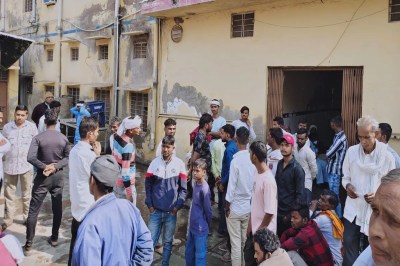 करंट से छात्र की मौत, अस्पताल में हंगामा Student dies due to electric shock, commotion in hospital