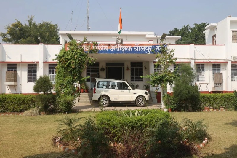 धौलपुर पुलिस महकमे बडा फेरबदल: युवाओं के हाथ शहर, सीनियर्स को ग्रामीण की कमान Major reshuffle in Dholpur police department: Youths take charge of city, seniors take charge of rural areas