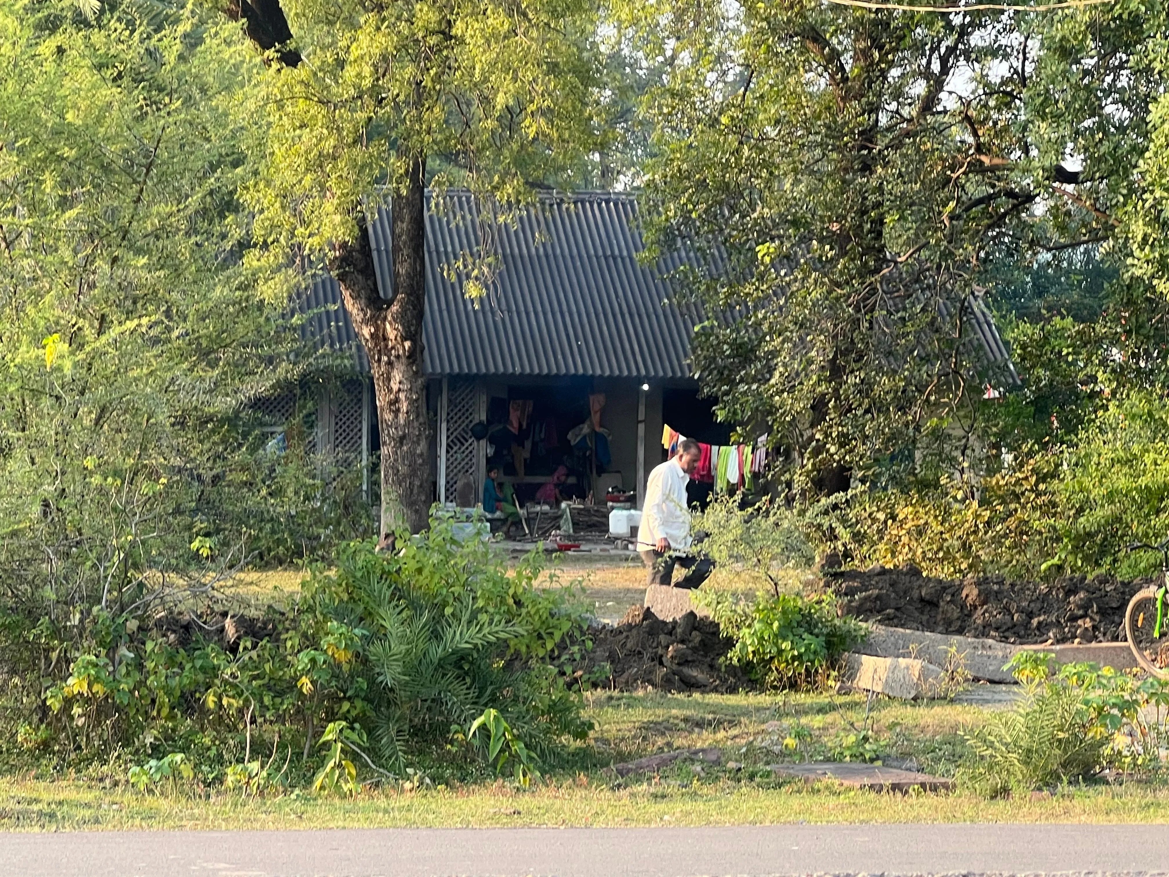 Employees of private companies occupied vacant houses in the railway colony, administration silent