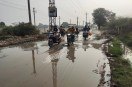Dirty water from the colony on the new road worth crores