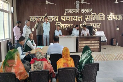 कोरम पूरा न होने पर सैंपऊ प्रधान के खिलाफ लाया अविश्वास प्रस्ताव निरस्त The no-confidence motion against the head of the village was cancelled due to lack of quorum