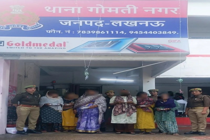 चोरनियों का गैंग गिरफ्तार (फोटो सोर्स : Whatsapp Group)