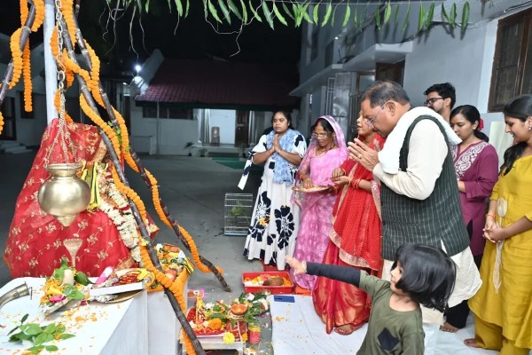 मुख्यमंत्री विष्णु देव साय ने सपरिवार की पूजा-अर्चना
