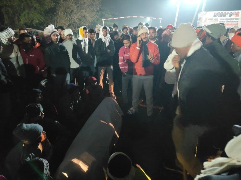 मृतक के परिजनों को एचसीएल से मुआवजा दिलाने की मांग