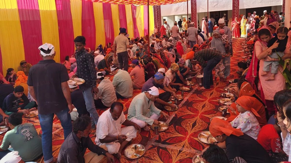 Video: गुरुद्वारा साध संगत में श्रद्धा, सेवा और संगत …