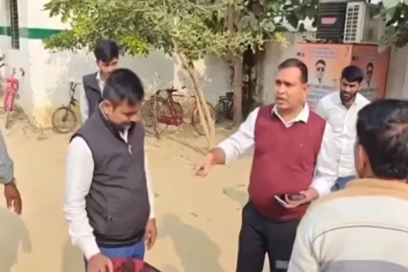 SIR का फॉर्म भरा ना देख नाराज हुए एसडीएम