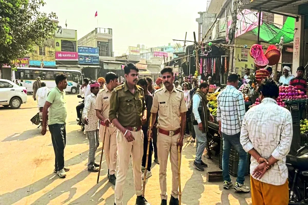 किशनगढ़बास के बाजार व सडक़ों से हटाया अतिक्रमण… देखें लाइव वीडियो ….