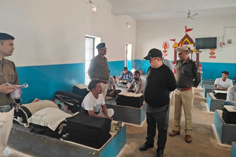 Allegations of setting in the district jail