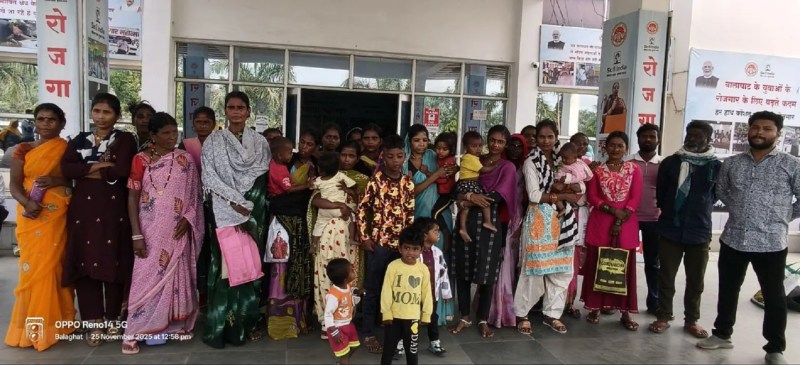 30 वर्षों से सरकारी भूमि पर बसे बैगा समुदाय के लोग परेशान