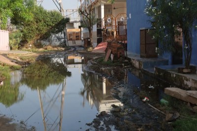 गंदगी उगलते चेम्बर...और मुसीबत में घिरी जिंदगियां Chambers spewing filth...and lives in trouble