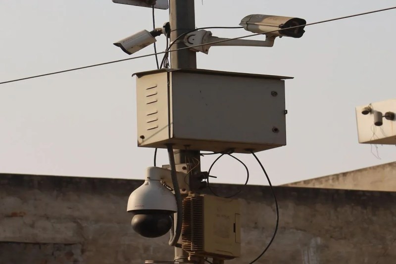 पीटीजेड कैमरों से शहर की संदिग्ध गतिविधियों पर निगरानी PTZ cameras monitor suspicious activities in the city