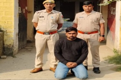 फरार 10 हजार का इनामी बदमाश गिरफ्तार Fugitive criminal carrying a reward of Rs 10,000 arrested