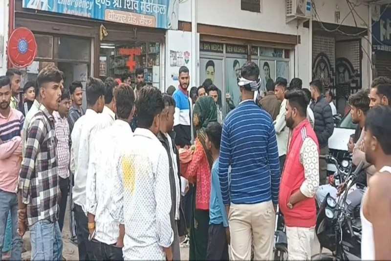 नर्सिंग होम पर महिला से छेड़छाड़, पति से की मारपीट Woman molested at nursing home, husband beaten up