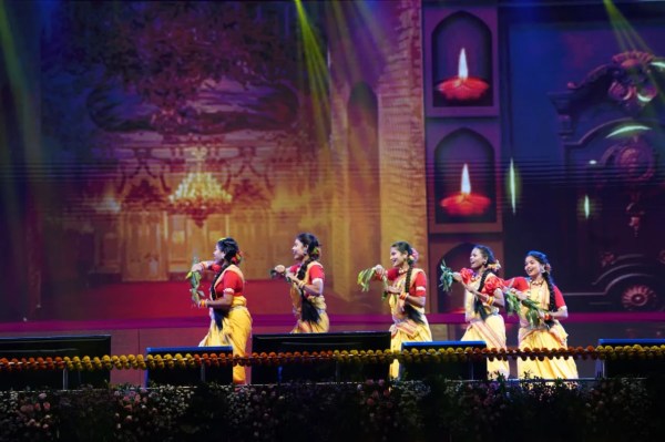 राज्योत्सव के मंच पर छत्तीसगढ़ी रंग और सुरों की गूंज, कैलाश खेर के सुरों तक झूम उठा पंडाल, देखें 
