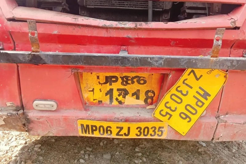 द वर्निंग बस में नया मोड़... दो राज्यों की नम्बर प्लेट लगी मिली A new twist to the Warning Bus case... Number plates from two states found
