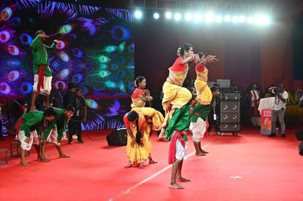 राज्योत्सव के मंच पर छत्तीसगढ़ी रंग और सुरों की गूंज, कैलाश खेर के सुरों तक झूम उठा पंडाल, देखें 
