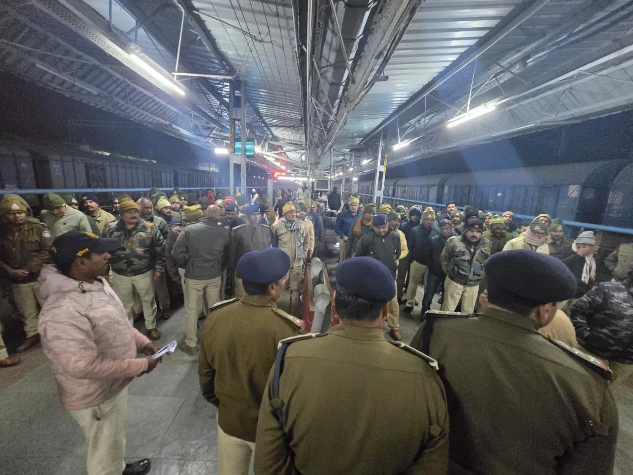 Farmers travelling from Tamil Nadu to Delhi on GT Express to protest were disembarked at other stations before Bina.