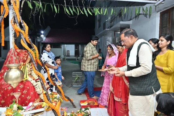 मुख्यमंत्री विष्णु देव साय ने सपरिवार की पूजा-अर्चना
