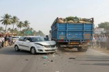 big breaking 4 died in mirzapur road accident including father and son