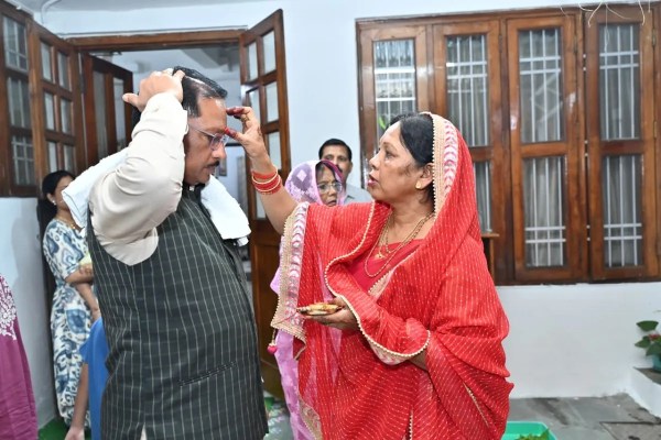 मुख्यमंत्री विष्णु देव साय ने सपरिवार की पूजा-अर्चना
